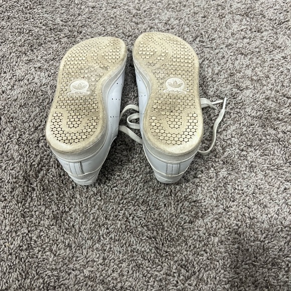 White Adidas Stan Smith Shoes - Picture 6 of 7